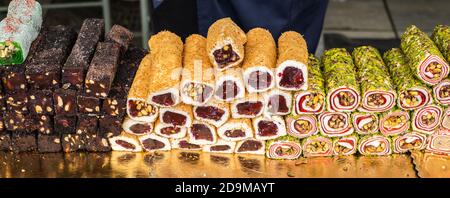 Auswahl an türkischen Spezialitäten, bekannt als türkische Delikatessen Erhältlich zum Verkauf vor allem in allen Bereichen in der Türkei Land Stockfoto