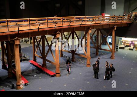 Die lebensgroße Nachbildung der Nihonbashi-Brücke zeigt im Inneren von Edo-Tokyo Museum.Bezirk Ryogoku.Sumida-Ku.Tokyo.Japan Stockfoto