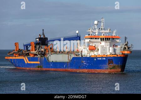 Van Oord Saugtrichter Bagger HAM 316 auf dem Elbe Stockfoto