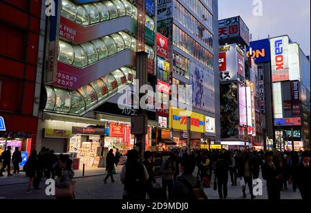 Dämmerung Ansicht von Akihabara elektronische Waren Einkaufsviertel.Chiyoda.Tokyo.Japan Stockfoto