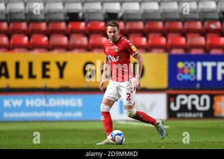 Chris Gunter (2) von Charlton Athletic mit dem Ball Stockfoto