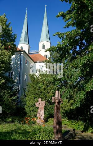 Deutschland, Bayern, Oberbayern, Altötting, Stiftskirche, Kreuzstationen, Stationen Stockfoto