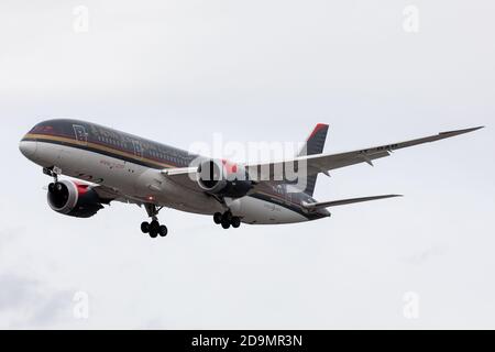 Eine Boeing 787 der Royal Jordanian Airlines landet am 28. Oktober 2020 am Flughafen London Heathrow (Quelle: Robert Smith) Stockfoto