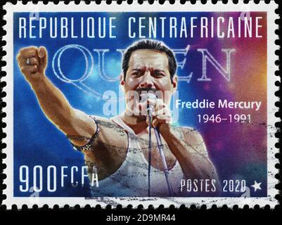 Freddie Mercury singt bei einem Konzert auf Briefmarke Stockfoto