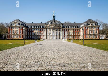 Münster, Nordrhein-Westfalen, Deutschland, Universitaet Münster, Westfälische Wilhelms-Universitaet im Fürstbischöflichen Schloss Münster. Stockfoto