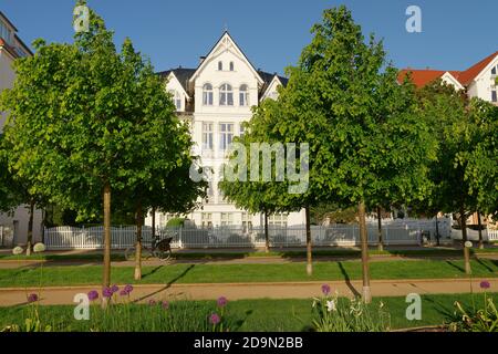 Hotel Germania im Morgenlicht, Badeort Bansin, Usedom, Ostsee, Mecklenburg-Vorpommern, Deutschland Stockfoto