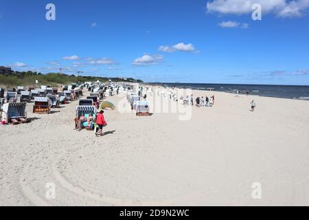 Heringsdorf-Ahlbeck, Mecklenburg-Vorpommern - August 25 2020: Am Ostseestrand in Norddeutschland Stockfoto