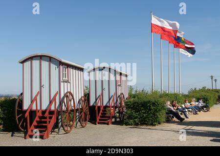 Historische Badewagen auf der Promenade von Bansin, Seebad Bansin, Usedom, Ostsee, Mecklenburg-Vorpommern, Deutschland Stockfoto