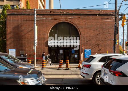 Toronto, Kanada. November 2020. Allgemeine Ansicht des Covid-19 Assessment Center im Toronto Western Hospital in Toronto, Kanada. Quelle: EXImages/Alamy Live News Stockfoto