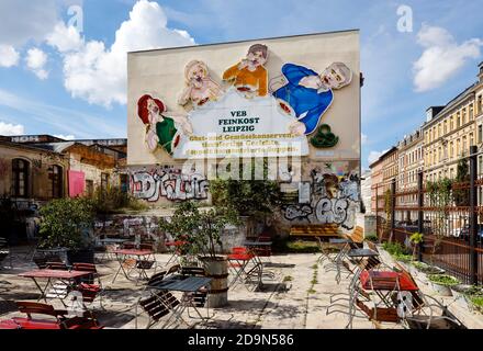 Leipzig, Sachsen, Deutschland, das historische Neonzeichen der Familie Loeffel von 1973 auf dem ehemaligen VEB Feinkost Gelaende im Stadtteil Zentrum-Sued ist ein denkmalgeschütztes Gebäude und hat Kultstatus in Leipzig. Stockfoto