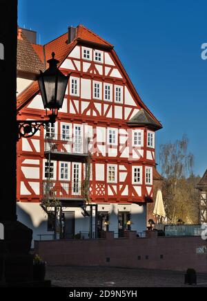 Europa, Deutschland, Hessen, Ederbergland, Naturpark Kellerwald-Edersee, Frankenberg an der Eder, Philipp-Soldan-Stadt, Fachwerkhaus auf dem Markt Stockfoto