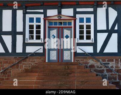 Europa, Deutschland, Hessen, Ederbergland, Naturpark Kellerwald-Edersee, Stadt Battenberg, historisches Rathaus, Eingang Stockfoto