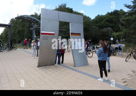 Swinemünde (Swinoujscie), / Polen - August 25 2020: Grenze zwischen deutschland an der Ostseepromenade, Ort Transgraniczna Promenada genannt Stockfoto