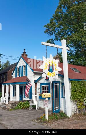 Kerzengeschäft in Sugar Loaf Arts & Crafts Village, einem Weiler in Orange County, New York, in der Stadt Chester, bekannt für seine Kunsthandwerksläden. Stockfoto