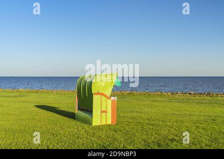 Strandliege am Südstrand, Pellworm-Insel, Nordfriesische Inseln, Schleswig-Holstein, Norddeutschland, Deutschland, Europa Stockfoto