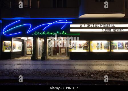 Corona-Nächte in Berlin, Kino im Lockdown - Covid-Nächte in Berlin, Kino während der Sperre Stockfoto