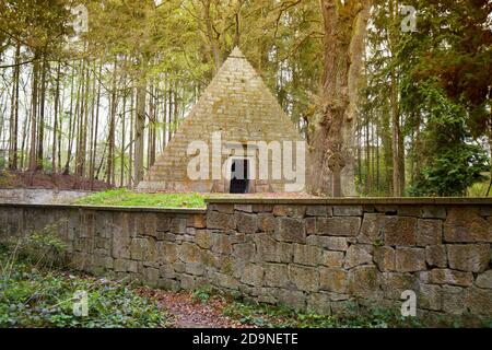 Mausoleum des Grafen Ernst zu Münster in Derneburg, Laves Kulturweg in Derneburg bei Hildesheim, Niedersachsen, Deutschland, Europa Stockfoto