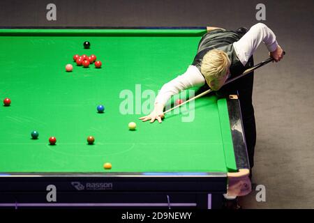 MILTON KEYNES, GROSSBRITANNIEN. November 2020. Neil Robertson bei Tag 1 Halbfinale des 2020 888Sport Champion of Champions Snooker in der Marshall Arena am Freitag, 06. November 2020 in MILTON KEYNES, ENGLAND. Kredit: Taka G Wu/Alamy Live Nachrichten Stockfoto