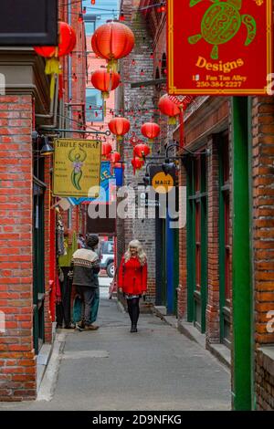 Frau, Fan Tan Alley, Chinatown, Victoria, British Columbia, Kanada Stockfoto