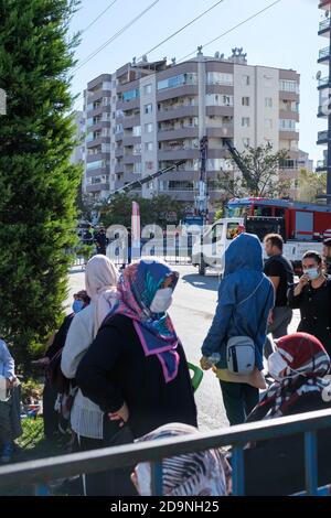 Izmir, Türkei - 31. Oktober 2020 Erdbeben am 30. Oktober 2020 in der Ägäis betroffen Gebäude in Izmir. Gebäude Yilmaz Erbek in Izmir B beschädigt Stockfoto