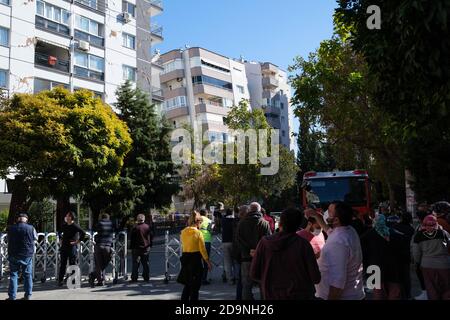 Izmir, Türkei - 31. Oktober 2020 Erdbeben am 30. Oktober 2020 in der Ägäis betroffen Gebäude in Izmir. Gebäude Yilmaz Erbek in Izmir B beschädigt Stockfoto