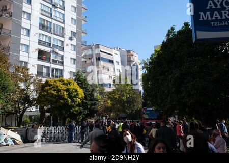 Izmir, Türkei - 31. Oktober 2020 Erdbeben am 30. Oktober 2020 in der Ägäis betroffen Gebäude in Izmir. Gebäude Yilmaz Erbek in Izmir B beschädigt Stockfoto