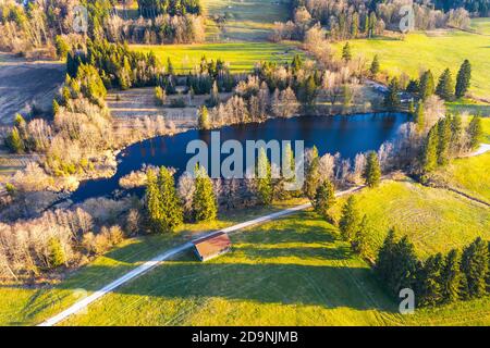 Schönauer Weiher, bei Bad Heilbrunn, Tölzer Land, Drohnenbild, Oberbayern, Bayern, Deutschland Stockfoto