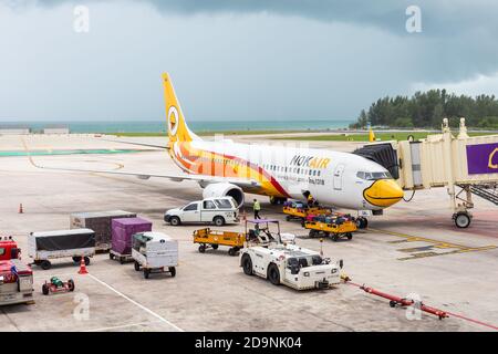 Phuket Thailand - Mai 29,2016 : das Flugzeug der NOK-Luft, die auf Phuket International Airport geparkt wird wartet, um Menschen durch Weberei beide dom zu transportieren Stockfoto