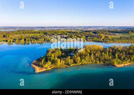 Wörth Insel mit Schloss Wörthschlössl, Mausinsel, Wörthsee, bei Inning, Fünfseenland, Drohnenbild, Oberbayern, Bayern, Deutschland Stockfoto