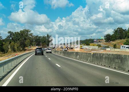 Palmview, Queensland, Australien - 20. September 2019: Straßenarbeiten auf der Autobahn nach Brisbane Stockfoto