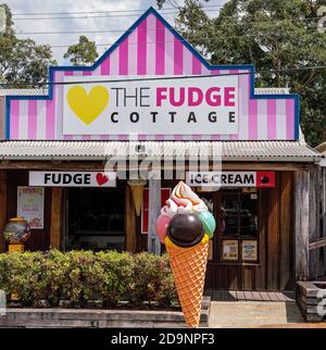 Palmview, Queensland, Australien - 20. September 2019: Das Fudge Cottage in Aussie World bei Brisbane Stockfoto