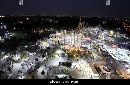 Bagdad. November 2020. Das Foto vom 6. November 2020 zeigt eine Nachtansicht des al-Zawra Parks in Bagdad, Irak. Quelle: Xinhua/Alamy Live News Stockfoto