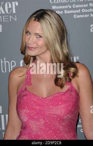 Natasha Henstridge bei DER 4. Jährlichen Elyse Walker Pink Party Benefit für Cedars Sinai Women's Cancer Research Institute, Santa Monica, CA, Stockfoto