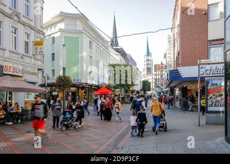 Gelsenkirchen, Ruhrgebiet, Nordrhein-Westfalen, Deutschland - Geschäfte in der Fußgängerzone, Bahnhofstrasse in der Gelsenkirchener Altstadt. Stockfoto