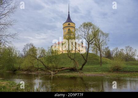 Regnerischer Maitag auf Schloss Marienthal. Pawlowsk, Russland Stockfoto