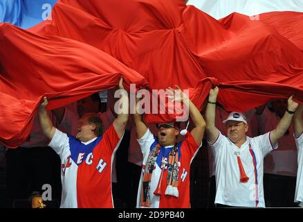 Prag, Tschechische Republik. September 2013. DAVIS CUP HALBFINALE, Tschechische Republik gegen Argenina, 13. - 15. September 2013, Prag, Tschechische Republik. Tschechische Fans im Davis Cup Halbfinale zwischen Tschechien und Argentinien in Prag, 13. September 2013./PSPA/Slavek Ruta *** Local Caption Credit: Slavek Ruta/ZUMA Wire/Alamy Live News Stockfoto