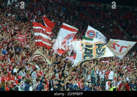 Prag, Tschechische Republik. August 2013. FC Bayern München 2-2 FC Chelsea (aet, Bayern gewinnen 5-4 auf Kugelschreiber). Bayern München Fans werden vor dem UEFA Super Cup Spiel zwischen Bayern München und Chelsea in Prag, Tschechische Republik, 30. August 2013 gesehen. /PSPA/Slavek Ruta *** Local Caption Credit: Slavek Ruta/ZUMA Wire/Alamy Live News Stockfoto