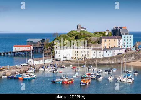 Tenby, Wales, UK, 14. Mai 2018 : Tenby Harbour, ein beliebter Badeort in Pembrokeshire und ein beliebtes Reiseziel für Touristen Stockfoto