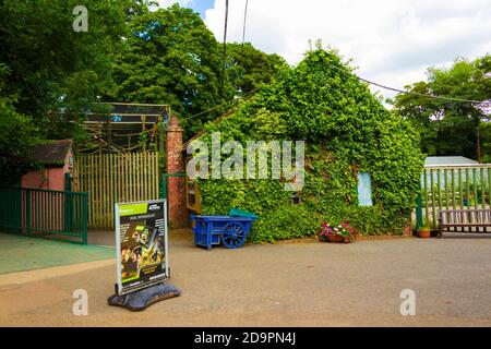 Blick auf den Eingang des Port Lympne Reserve -eine Zucht Heiligtum für seltene und gefährdete Tiere,Lympne,Kent,UK Stockfoto