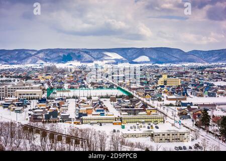 Furano, Hokkaido, Japan Town Skyline im Winter in der Dämmerung. Stockfoto