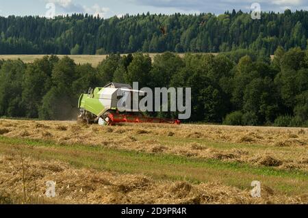 Mähdrescher Landmaschinen. Die Maschine für die Ernte von Getreidepflanzen Stockfoto