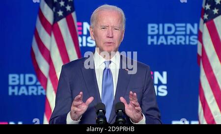 In diesem Bild aus dem Video-Feed der Biden-Kampagne macht der ehemalige US-Vizepräsident Joe Biden, der 2020 für den Präsidenten der USA nominierte Demokratische Partei, Bemerkungen zur Wahl aus dem Chase Center in Wilmington, Delaware am Freitag, den 6. November 2020.Quelle: Biden Campaign via CNP /MediaPunch Stockfoto