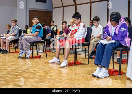 Miami Florida, Dade Monroe County Spelling Bee, jährliche Veranstaltung Wettbewerb Studenten nehmen Prüfung Prüfung, Sitztrennung getrennt sitzen Stockfoto