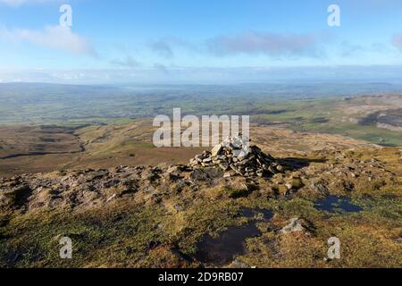 The View Southwest vom Gipfel von Inglborough, Yorkshire Dales, Großbritannien Stockfoto