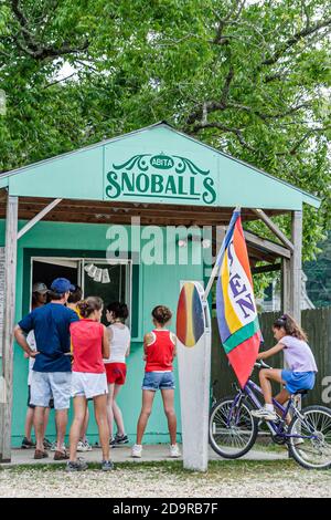 Louisiana Northshore, Abita Springs, Abita Snoballs Eisdiele am Tammany Trace Radweg, Kunden stehen Schlange, Stockfoto