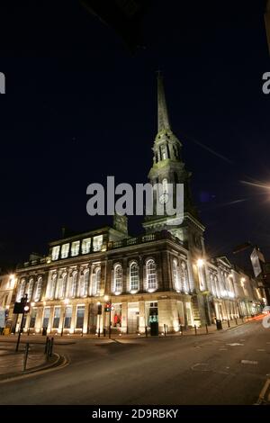 Ayr, Ayrshire, Schottland, Großbritannien. Nachtzeit um die Kreisstadt Ayrshire. Zeigt das Rathaus Stockfoto