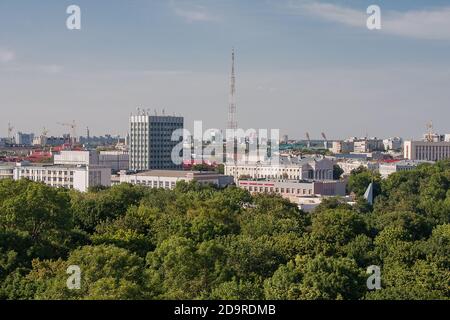 Draufsicht auf den zentralen Teil der weißrussischen Stadt Gomel. Stockfoto