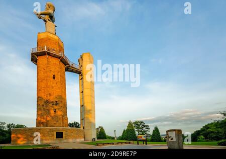 Die Vulcan-Statue ist im Vulcan Park, 19. Juli 2015, in Birmingham, Alabama, abgebildet. Die eiserne Statue zeigt den römischen Gott des Feuers und der Schmiede Vulcan. Stockfoto