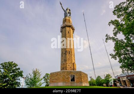 Die Vulcan-Statue ist im Vulcan Park, 19. Juli 2015, in Birmingham, Alabama, abgebildet. Die eiserne Statue zeigt den römischen Gott des Feuers und der Schmiede Vulcan. Stockfoto