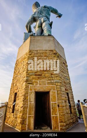 Die Vulcan-Statue ist im Vulcan Park, 19. Juli 2015, in Birmingham, Alabama, abgebildet. Die eiserne Statue zeigt den römischen Gott des Feuers und der Schmiede Vulcan. Stockfoto